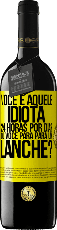 Envio grátis | Vinho tinto Edição RED MBE Reserva Você é aquele idiota 24 horas por dia? Ou você para para um lanche? Etiqueta Amarela. Etiqueta personalizável Reserva 12 Meses Colheita 2014 Tempranillo