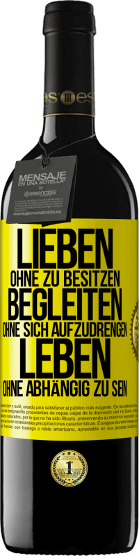 Kostenloser Versand | Rotwein RED Ausgabe MBE Reserve Lieben ohne zu besitzen, begleiten ohne sich aufzudrengen, leben ohne abhängig zu sein Gelbes Etikett. Anpassbares Etikett Reserve 12 Monate Ernte 2014 Tempranillo