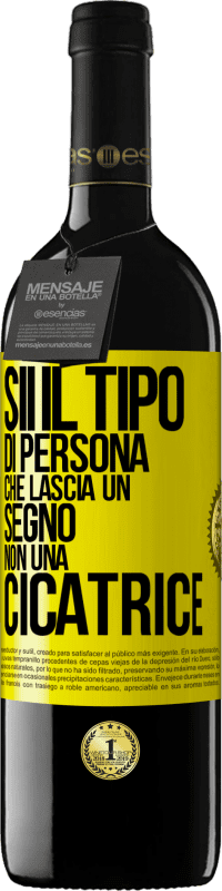 Spedizione Gratuita | Vino rosso Edizione RED MBE Riserva Sii il tipo di persona che lascia un segno, non una cicatrice Etichetta Gialla. Etichetta personalizzabile Riserva 12 Mesi Raccogliere 2014 Tempranillo