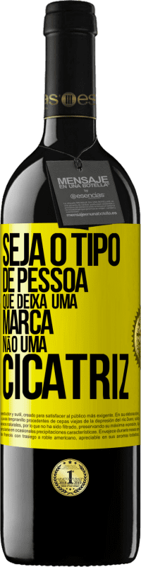 39,95 € Envio grátis | Vinho tinto Edição RED MBE Reserva Seja o tipo de pessoa que deixa uma marca, não uma cicatriz Etiqueta Amarela. Etiqueta personalizável Reserva 12 Meses Colheita 2016 Tempranillo