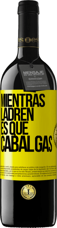 39,95 € Envío gratis | Vino Tinto Edición RED MBE Reserva Mientras ladren es que cabalgas Etiqueta Amarilla. Etiqueta personalizable Reserva 12 Meses Cosecha 2016 Tempranillo