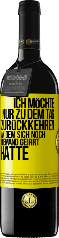 Kostenloser Versand | Rotwein RED Ausgabe MBE Reserve Ich möchte nur zu dem Tag zurückkehren, an dem sich noch niemand geirrt hatte Gelbes Etikett. Anpassbares Etikett Reserve 12 Monate Ernte 2014 Tempranillo