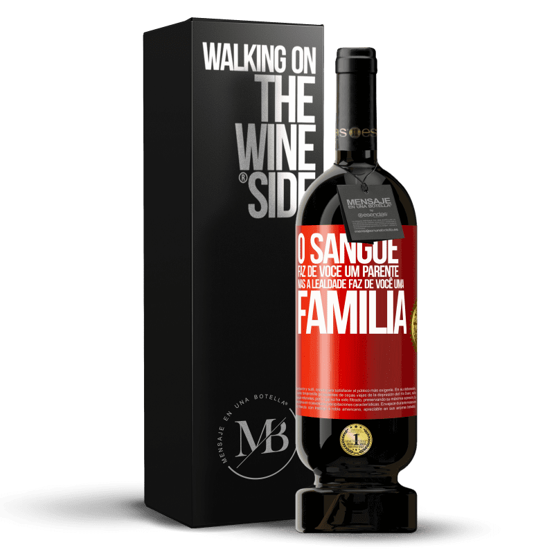 49,95 € Envio grátis | Vinho tinto Edição Premium MBS® Reserva O sangue faz de você um parente, mas a lealdade faz de você uma família Etiqueta Vermelha. Etiqueta personalizável Reserva 12 Meses Colheita 2015 Tempranillo