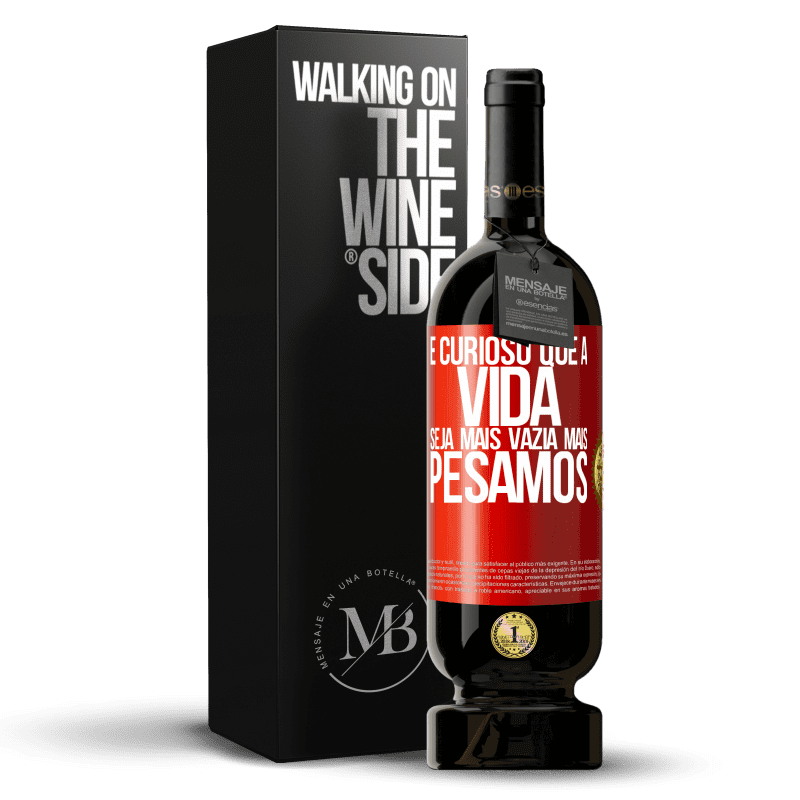 49,95 € Envio grátis | Vinho tinto Edição Premium MBS® Reserva É curioso que a vida seja mais vazia, mais pesamos Etiqueta Vermelha. Etiqueta personalizável Reserva 12 Meses Colheita 2015 Tempranillo