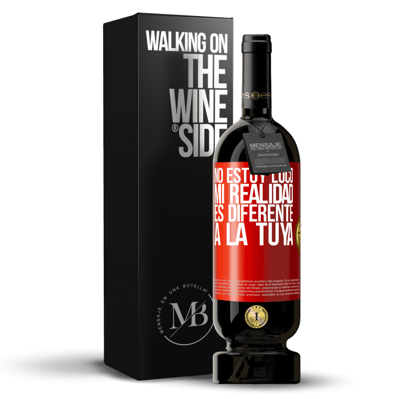 49,95 € Envío gratis | Vino Tinto Edición Premium MBS® Reserva No estoy loco, mi realidad es diferente a la tuya Etiqueta Roja. Etiqueta personalizable Reserva 12 Meses Cosecha 2015 Tempranillo