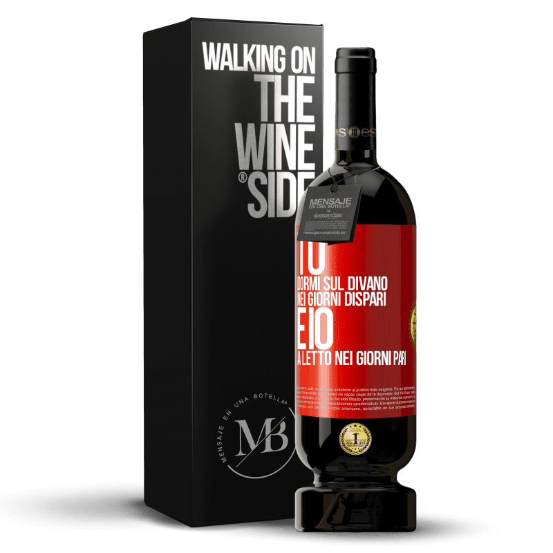 49,95 € Spedizione Gratuita | Vino rosso Edizione Premium MBS® Riserva Tu dormi sul divano nei giorni dispari e io a letto nei giorni pari Etichetta Rossa. Etichetta personalizzabile Riserva 12 Mesi Raccogliere 2016 Tempranillo