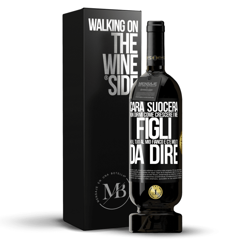 49,95 € Spedizione Gratuita | Vino rosso Edizione Premium MBS® Riserva Cara suocera, non dirmi come crescere i miei figli. Ho il tuo al mio fianco e c'è molto da dire Etichetta Nera. Etichetta personalizzabile Riserva 12 Mesi Raccogliere 2016 Tempranillo