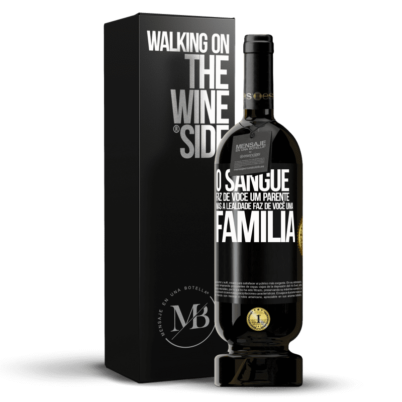 49,95 € Envio grátis | Vinho tinto Edição Premium MBS® Reserva O sangue faz de você um parente, mas a lealdade faz de você uma família Etiqueta Preta. Etiqueta personalizável Reserva 12 Meses Colheita 2015 Tempranillo