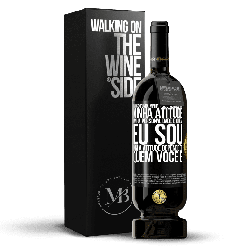 49,95 € Envio grátis | Vinho tinto Edição Premium MBS® Reserva Não confunda minha personalidade com minha atitude. Minha personalidade é quem eu sou. Minha atitude depende de quem você é Etiqueta Preta. Etiqueta personalizável Reserva 12 Meses Colheita 2015 Tempranillo