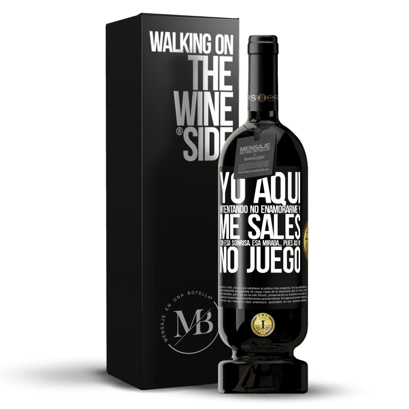 49,95 € Envío gratis | Vino Tinto Edición Premium MBS® Reserva Yo aquí, intentando no enamorarme y me sales con esa sonrisa, esa mirada… pues así ya no juego Etiqueta Negra. Etiqueta personalizable Reserva 12 Meses Cosecha 2015 Tempranillo