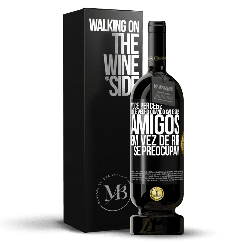 49,95 € Envio grátis | Vinho tinto Edição Premium MBS® Reserva Você percebe que é velho quando cai e seus amigos, em vez de rir, se preocupam Etiqueta Preta. Etiqueta personalizável Reserva 12 Meses Colheita 2015 Tempranillo