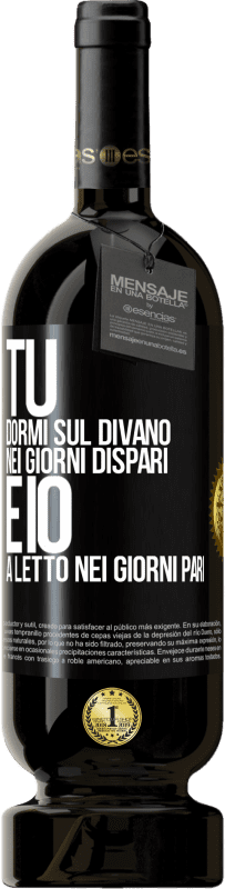 Spedizione Gratuita | Vino rosso Edizione Premium MBS® Riserva Tu dormi sul divano nei giorni dispari e io a letto nei giorni pari Etichetta Nera. Etichetta personalizzabile Riserva 12 Mesi Raccogliere 2014 Tempranillo