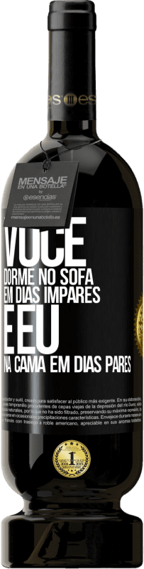 49,95 € | Vinho tinto Edição Premium MBS® Reserva Você dorme no sofá em dias ímpares e eu na cama em dias pares Etiqueta Preta. Etiqueta personalizável Reserva 12 Meses Colheita 2015 Tempranillo