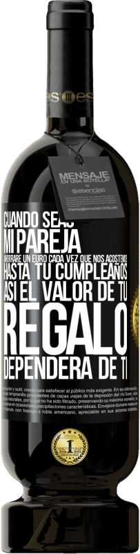 49,95 € | Vino Tinto Edición Premium MBS® Reserva Cuando seas mi pareja, ahorraré un euro cada vez que nos acostemos hasta tu cumpleaños, así el valor de tu regalo dependerá Etiqueta Negra. Etiqueta personalizable Reserva 12 Meses Cosecha 2016 Tempranillo