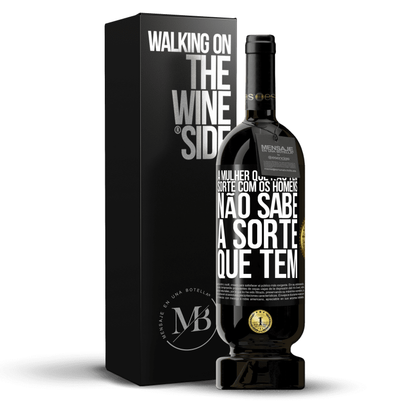 49,95 € Envio grátis | Vinho tinto Edição Premium MBS® Reserva A mulher que não tem sorte com os homens não sabe a sorte que tem Etiqueta Preta. Etiqueta personalizável Reserva 12 Meses Colheita 2015 Tempranillo