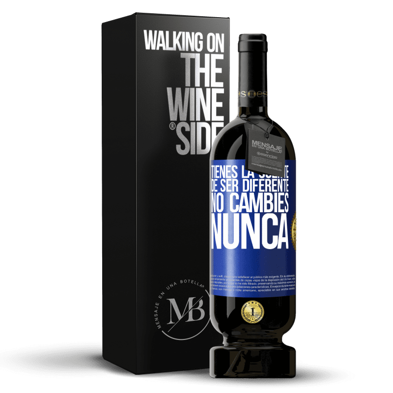 49,95 € Envío gratis | Vino Tinto Edición Premium MBS® Reserva Tienes la suerte de ser diferente. No cambies nunca Etiqueta Azul. Etiqueta personalizable Reserva 12 Meses Cosecha 2015 Tempranillo