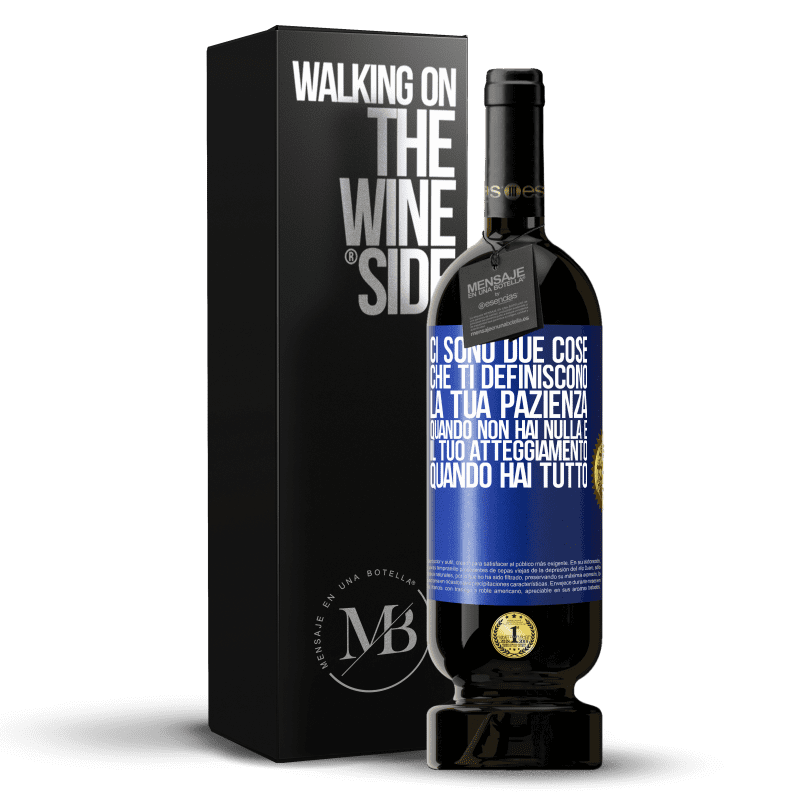 49,95 € Spedizione Gratuita | Vino rosso Edizione Premium MBS® Riserva Ci sono due cose che ti definiscono. La tua pazienza quando non hai nulla e il tuo atteggiamento quando hai tutto Etichetta Blu. Etichetta personalizzabile Riserva 12 Mesi Raccogliere 2015 Tempranillo