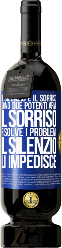 49,95 € Spedizione Gratuita | Vino rosso Edizione Premium MBS® Riserva Il silenzio e il sorriso sono due potenti armi. Il sorriso risolve i problemi, il silenzio li impedisce Etichetta Blu. Etichetta personalizzabile Riserva 12 Mesi Raccogliere 2015 Tempranillo