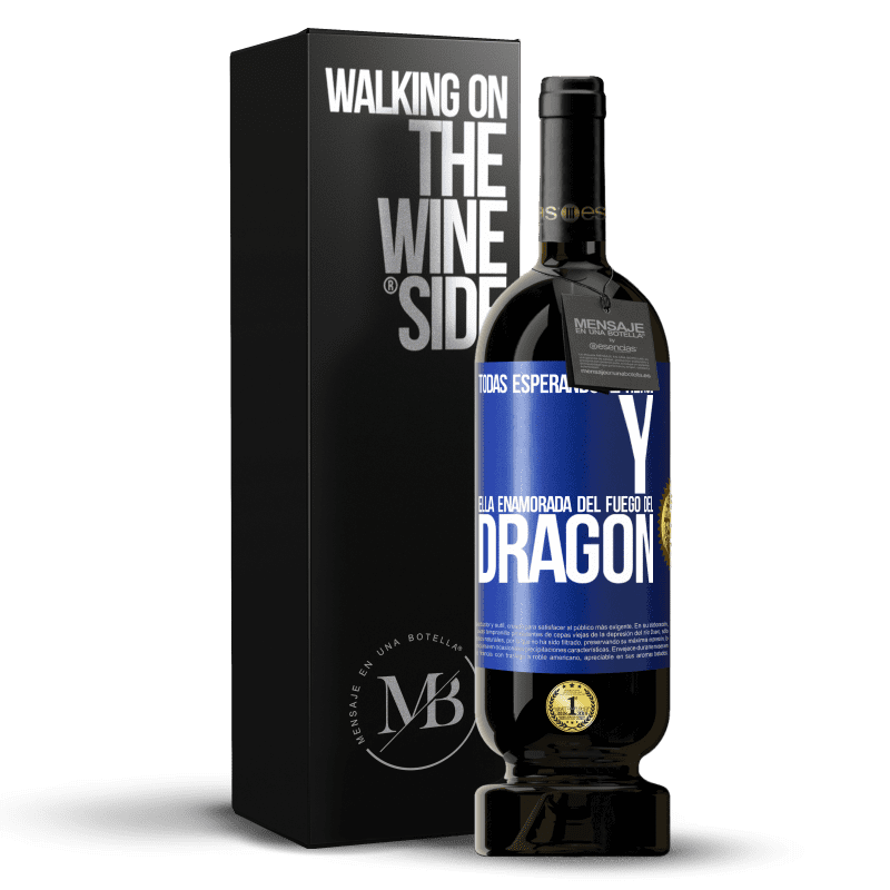 49,95 € Envío gratis | Vino Tinto Edición Premium MBS® Reserva Todas esperando al héroe y ella enamorada del fuego del dragón Etiqueta Azul. Etiqueta personalizable Reserva 12 Meses Cosecha 2015 Tempranillo