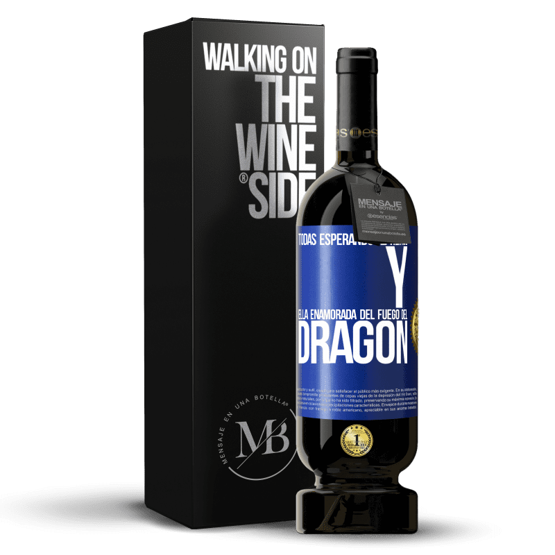 49,95 € Envío gratis | Vino Tinto Edición Premium MBS® Reserva Todas esperando al héroe y ella enamorada del fuego del dragón Etiqueta Azul. Etiqueta personalizable Reserva 12 Meses Cosecha 2016 Tempranillo