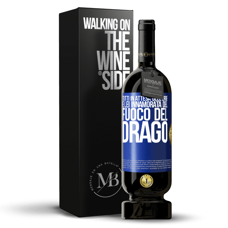 49,95 € Spedizione Gratuita | Vino rosso Edizione Premium MBS® Riserva Tutti in attesa dell'eroe e lei innamorata del fuoco del drago Etichetta Blu. Etichetta personalizzabile Riserva 12 Mesi Raccogliere 2016 Tempranillo
