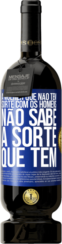 49,95 € Envio grátis | Vinho tinto Edição Premium MBS® Reserva A mulher que não tem sorte com os homens não sabe a sorte que tem Etiqueta Azul. Etiqueta personalizável Reserva 12 Meses Colheita 2016 Tempranillo