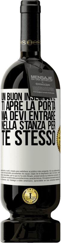 49,95 € Spedizione Gratuita | Vino rosso Edizione Premium MBS® Riserva Un buon insegnante ti apre la porta, ma devi entrare nella stanza per te stesso Etichetta Bianca. Etichetta personalizzabile Riserva 12 Mesi Raccogliere 2016 Tempranillo