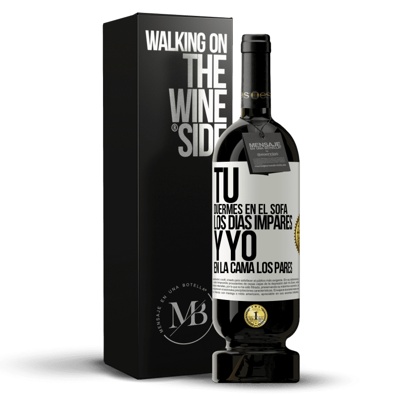 49,95 € Envío gratis | Vino Tinto Edición Premium MBS® Reserva Tú duermes en el sofá los días impares y yo en la cama los pares Etiqueta Blanca. Etiqueta personalizable Reserva 12 Meses Cosecha 2014 Tempranillo