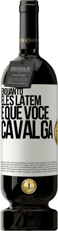 49,95 € Envio grátis | Vinho tinto Edição Premium MBS® Reserva Enquanto eles latem é que você cavalga Etiqueta Branca. Etiqueta personalizável Reserva 12 Meses Colheita 2016 Tempranillo