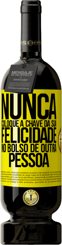 49,95 € | Vinho tinto Edição Premium MBS® Reserva Nunca coloque a chave da sua felicidade no bolso de outra pessoa Etiqueta Amarela. Etiqueta personalizável Reserva 12 Meses Colheita 2016 Tempranillo