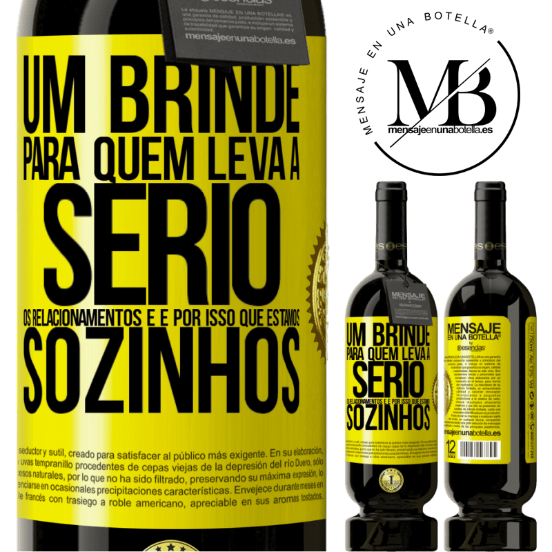 49,95 € Envio grátis | Vinho tinto Edição Premium MBS® Reserva Um brinde para quem leva a sério os relacionamentos e é por isso que estamos sozinhos Etiqueta Amarela. Etiqueta personalizável Reserva 12 Meses Colheita 2014 Tempranillo