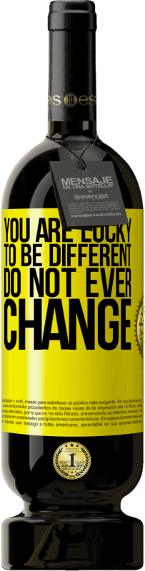 49,95 € 免费送货 | 红酒 高级版 MBS® 预订 你很幸运能与众不同。永不改变 黄色标签. 可自定义的标签 预订 12 个月 收成 2016 Tempranillo