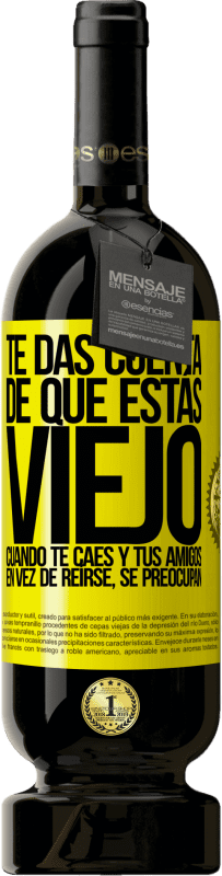 49,95 € | Vino Tinto Edición Premium MBS® Reserva Te das cuenta de que estás viejo cuando te caes y tus amigos en vez de reírse, se preocupan Etiqueta Amarilla. Etiqueta personalizable Reserva 12 Meses Cosecha 2016 Tempranillo