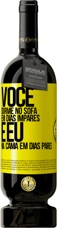 49,95 € | Vinho tinto Edição Premium MBS® Reserva Você dorme no sofá em dias ímpares e eu na cama em dias pares Etiqueta Amarela. Etiqueta personalizável Reserva 12 Meses Colheita 2016 Tempranillo