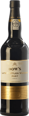 Spedizione Gratuita | Vino fortificato Dow's Port Late Bottled Vintage I.G. Porto porto Portogallo Touriga Franca, Touriga Nacional, Tinta Roriz, Tinta Cão, Tinta Barroca 75 cl