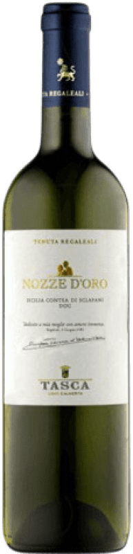 Бесплатная доставка | Белое вино Tenuta Regaleali Tasca Nozze d'Oro старения D.O.C. Italy Италия Sauvignon White, Inzolia 75 cl