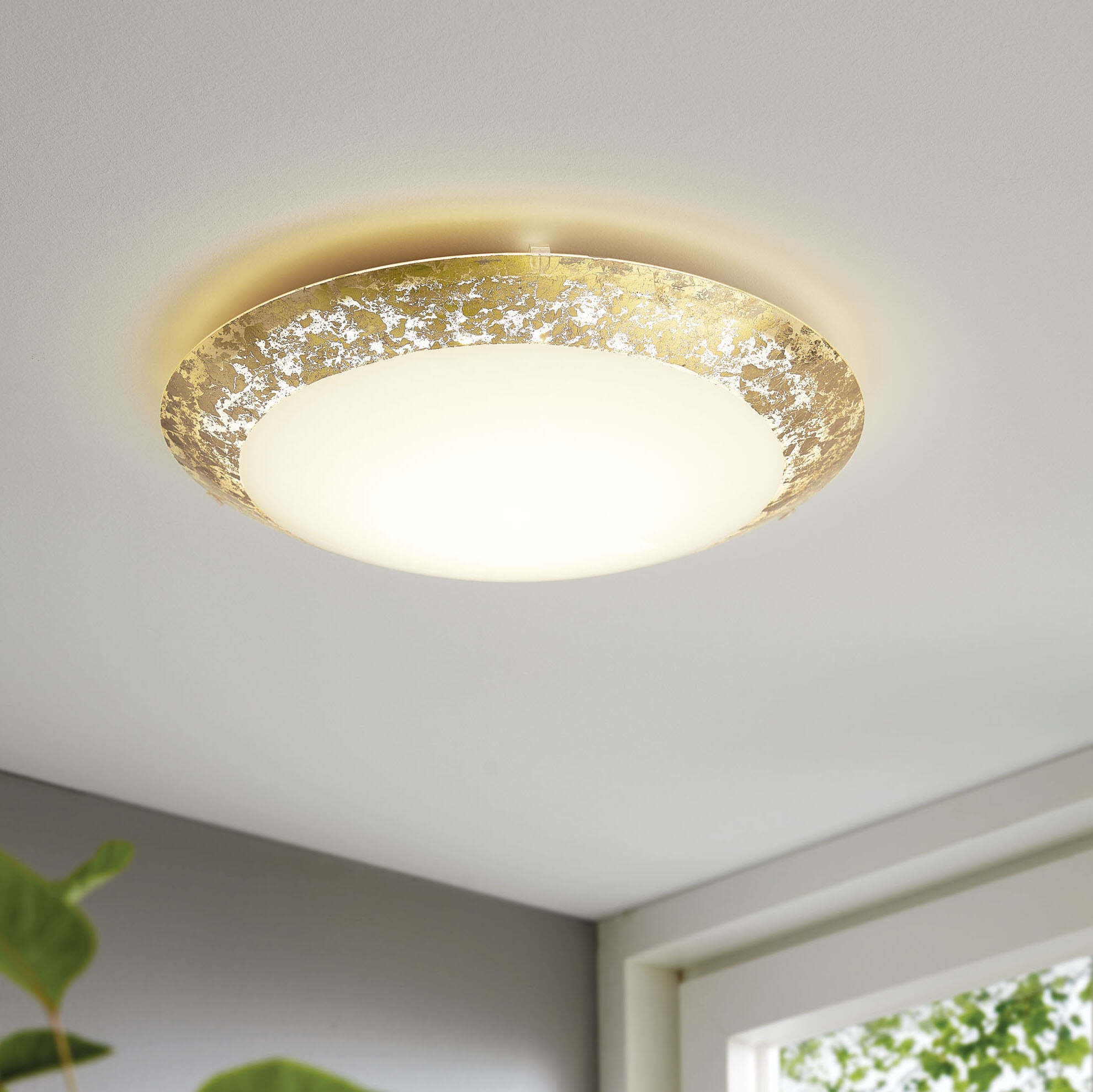 94,95 € Free Shipping | Indoor ceiling light Eglo Montenovo 16W 3000K Warm light. Ø 39 cm. Steel and glass. White and golden Color