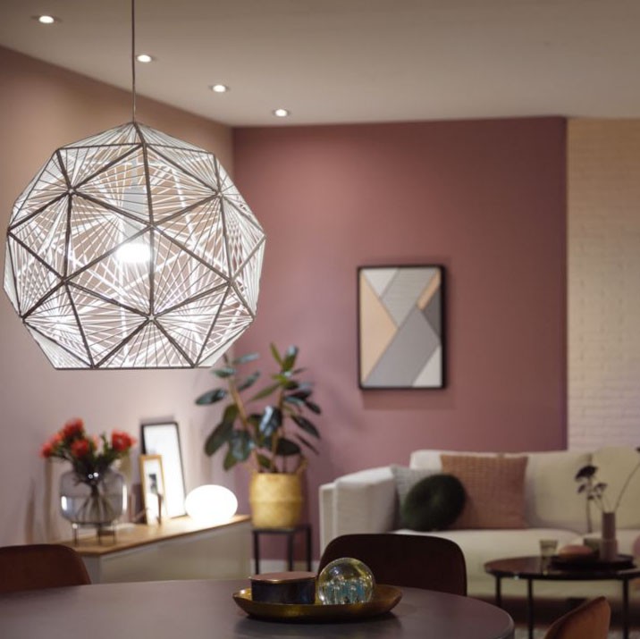 23,95 € Spedizione Gratuita | Lampadina LED telecomando Philips Hue White 18W E27 LED 2700K Luce molto calda. Ø 6 cm. Controllo Bluetooth con app per smartphone o voce