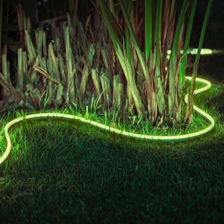 243,95 € Free Shipping | LED strip and hose Philips Hue White & Color Ambiance 37.5W 487×2 cm. Outdoor light strip. RGB Multicolor LED. 5 meters. Includes power supply