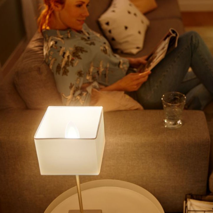 69,95 € Kostenloser Versand | Fernbedienung LED-Lampe Philips Hue White Ambiance 10.4W E14 LED Ø 3 cm. Bluetooth-Steuerung mit Smartphone-App oder Stimme