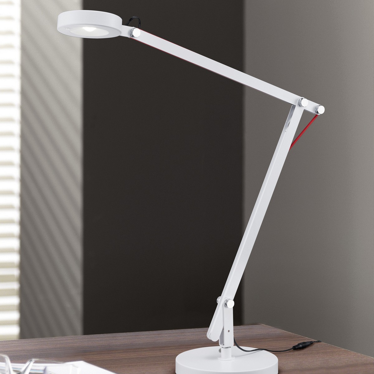 81,95 € Free Shipping | Desk lamp Trio Amsterdam 5W 3000K Warm light. 90×18 cm. Adjustable height. Integrated LED. Directional light Metal casting. White Color