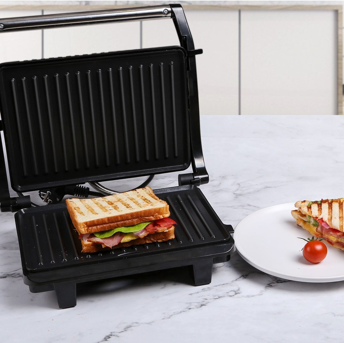 33,95 € Envio grátis | Eletrodoméstico de cozinha Aigostar 1000W 31×26 cm. Máquina de panini de metal Aço inoxidável e alumínio. Cor preto