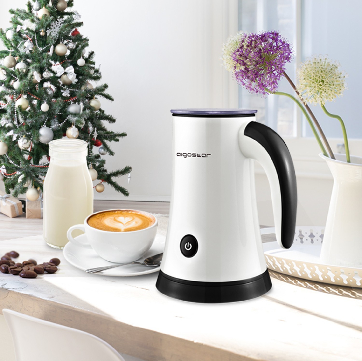 Kitchen appliance Aigostar 480W 20×17 cm. Electric milk frother. Frothing for coffee, cappuccino, latte Stainless steel and pmma. White and black Color