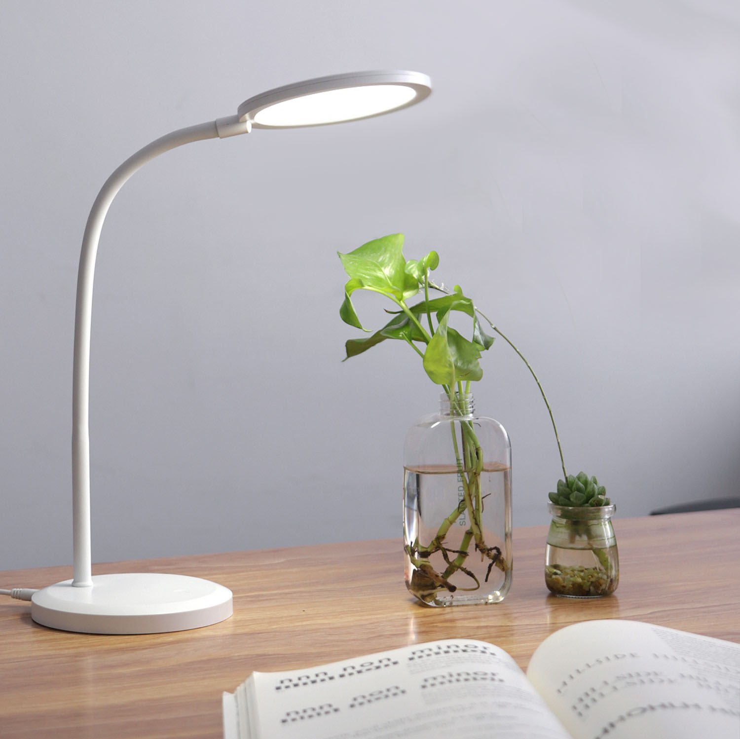 Desk lamp Aigostar 7.5W 4000K Neutral light. 58×15 cm. LED desk lamp with arm. eye protection Dimmable. touch control Pmma and polycarbonate. White Color