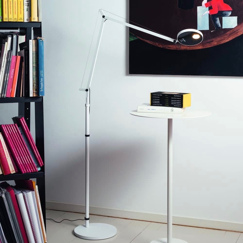 501,95 € Spedizione Gratuita | Lampada da pavimento 8W 130 cm. Articolabile Alluminio. Colore bianca