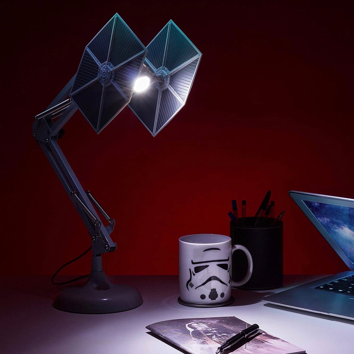 71,95 € Free Shipping | Desk lamp 20W 36×25 cm. Articulated. Design with Star Wars ship Metal casting. Gray Color