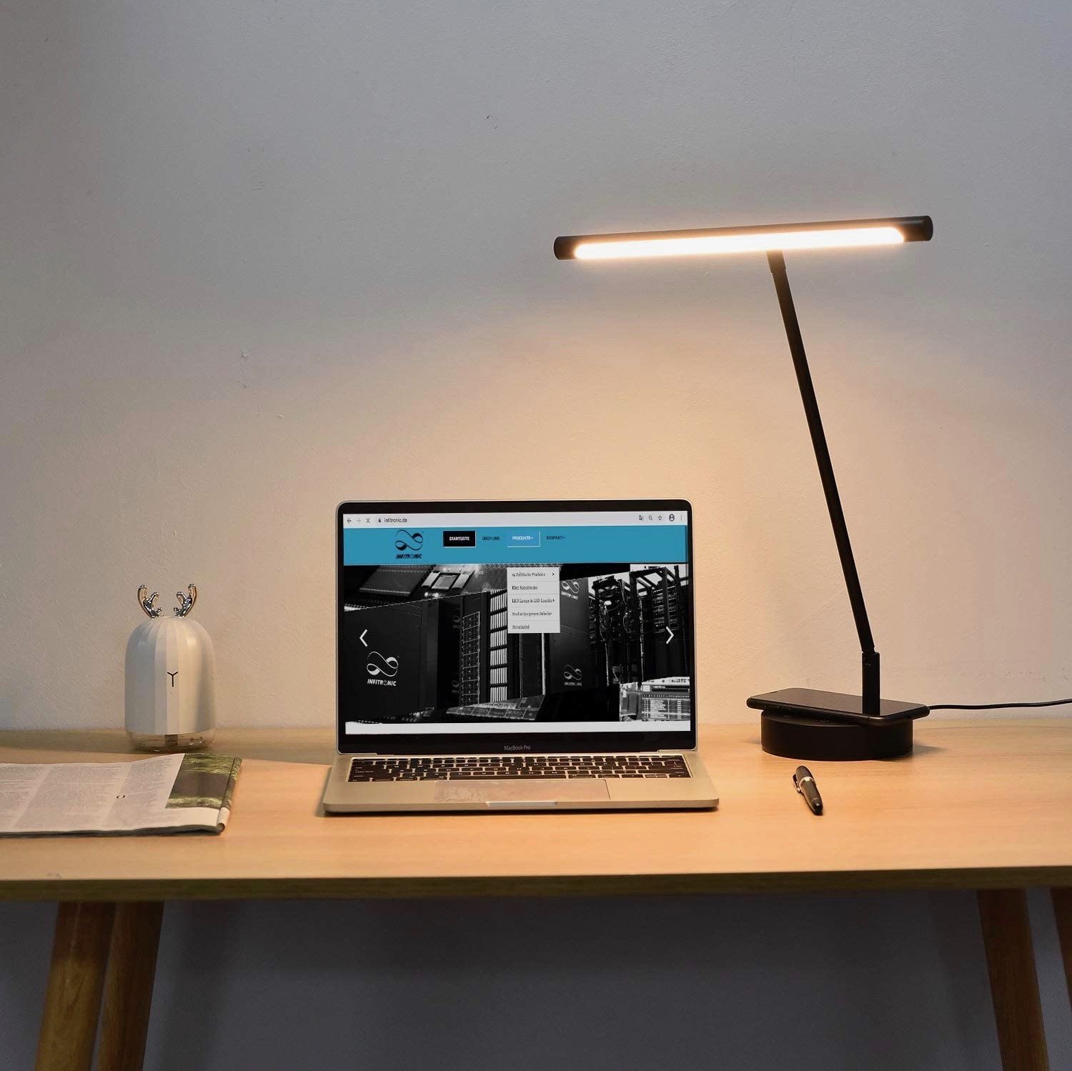 97,95 € Envio grátis | Lampada de escritorio 62×17 cm. LED sem fio e regulável. conexão USB Alumínio. Cor preto