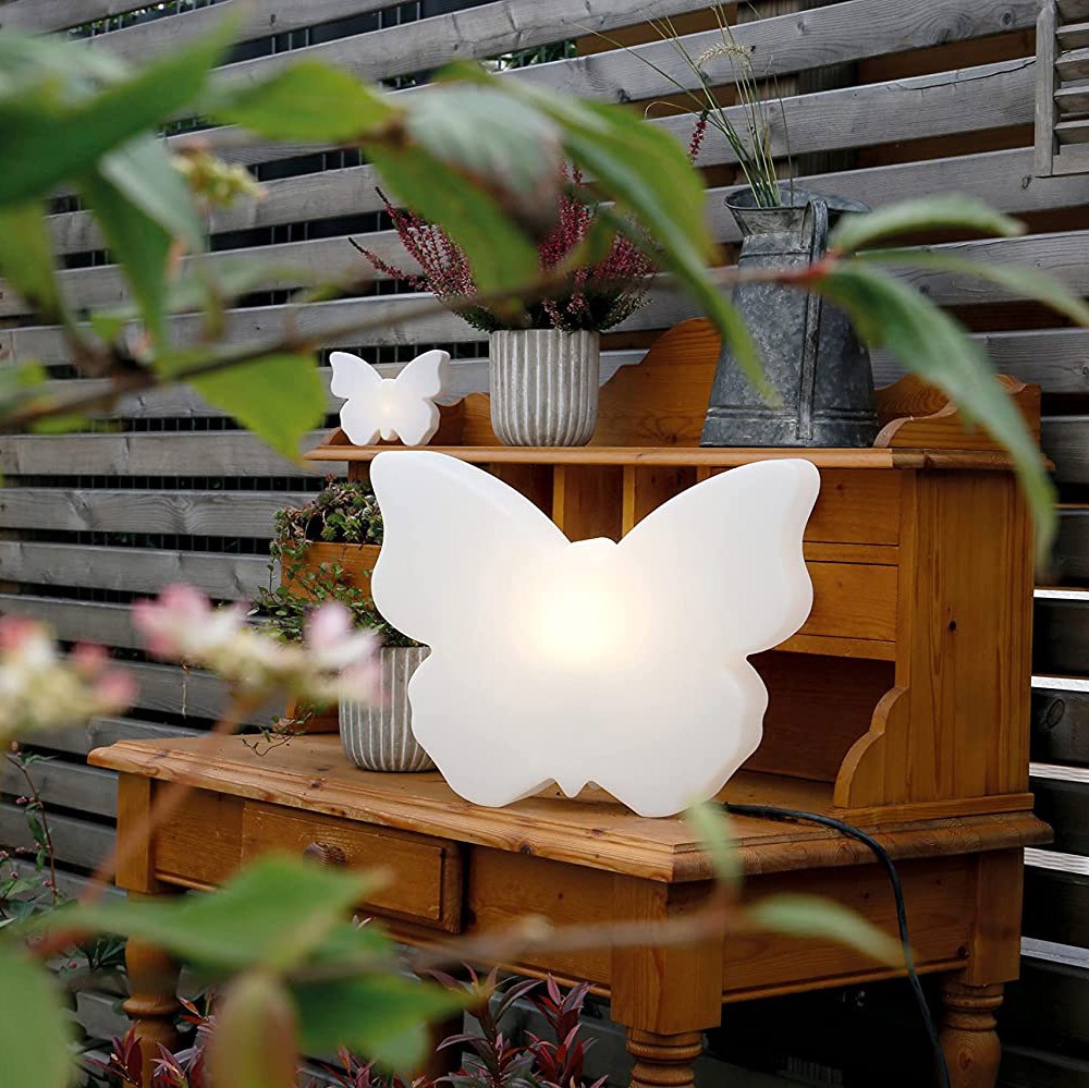 138,95 € Envío gratis | Mobiliario con iluminación 40×40 cm. Recarga solar. Diseño en forma de mariposa. Sensor crepuscular Polietileno. Color blanco